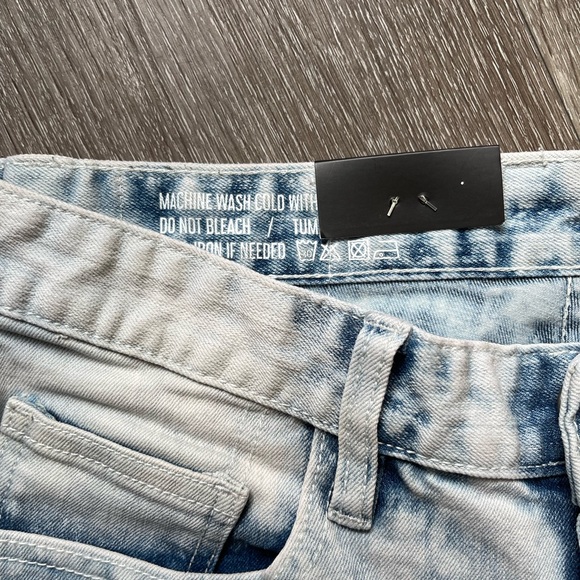 Men’s Shorts brand is “Smoke Rise” - Picture 3 of 5